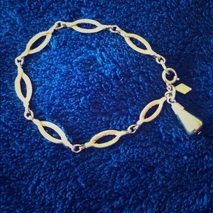 Vintage Sarah Cov gold tone bracelet